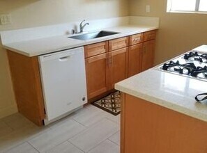 14037 Cerise Ave, Unit 15 in Hawthorne, CA - Building Photo - Building Photo