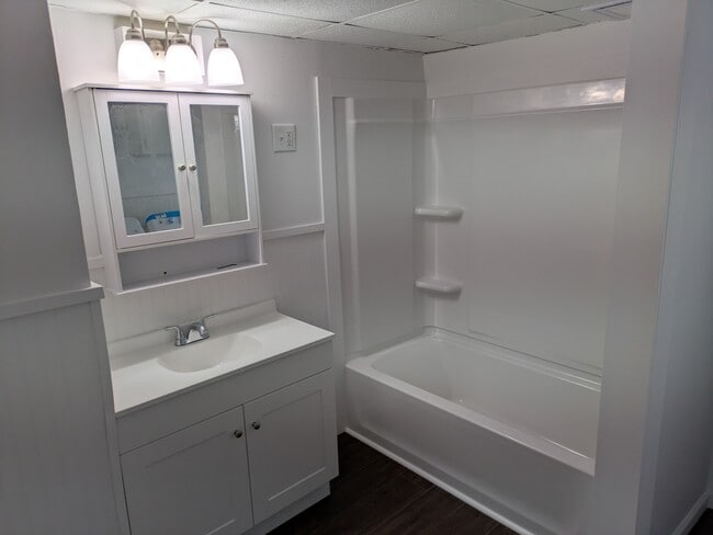 148 Maple St, Unit Rear in Glens Falls, NY - Foto de edificio - Building Photo