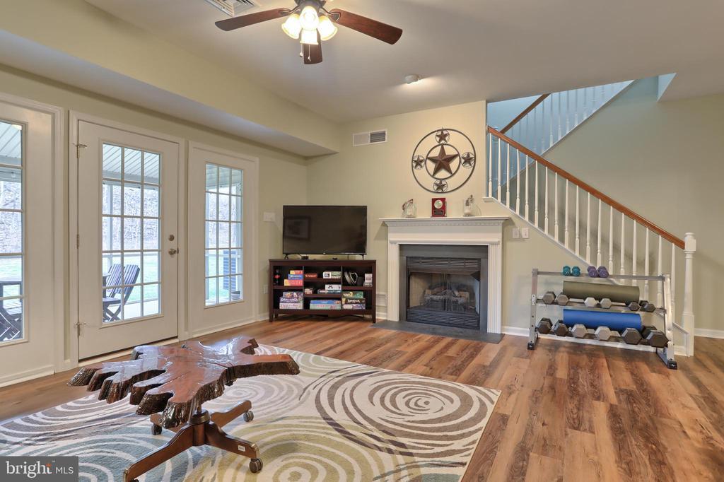 2075 Deer Run Dr in Hummelstown, PA - Building Photo