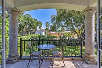 350 Redwood Ln in Key Biscayne, FL - Building Photo - Building Photo