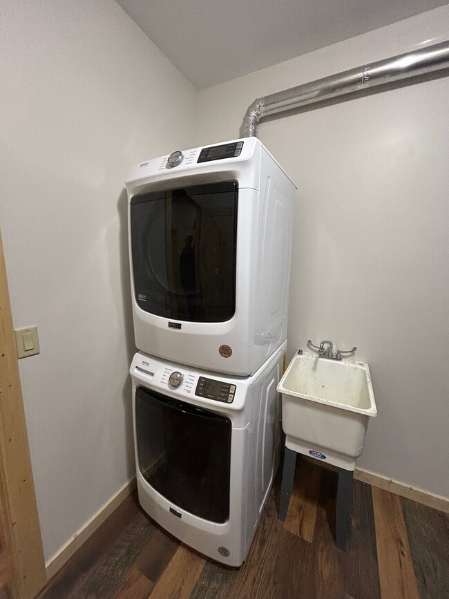 9117 Nukala Rd in Angora, MN - Foto de edificio - Building Photo