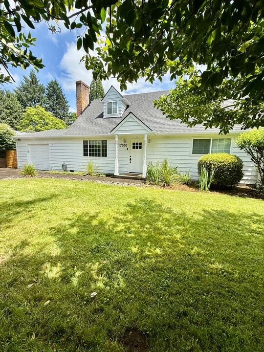 17898 Pilkington Rd in Lake Oswego, OR - Building Photo