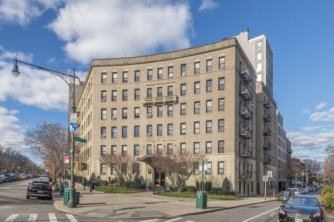 175 Eastern Pky in Brooklyn, NY - Building Photo