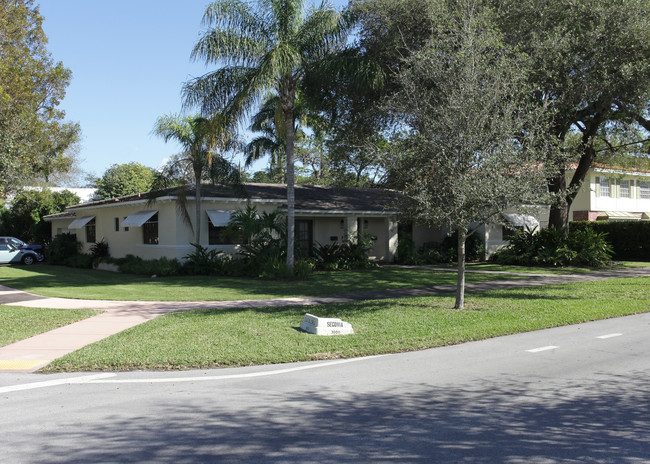 3001 Segovia St in Coral Gables, FL - Foto de edificio - Building Photo