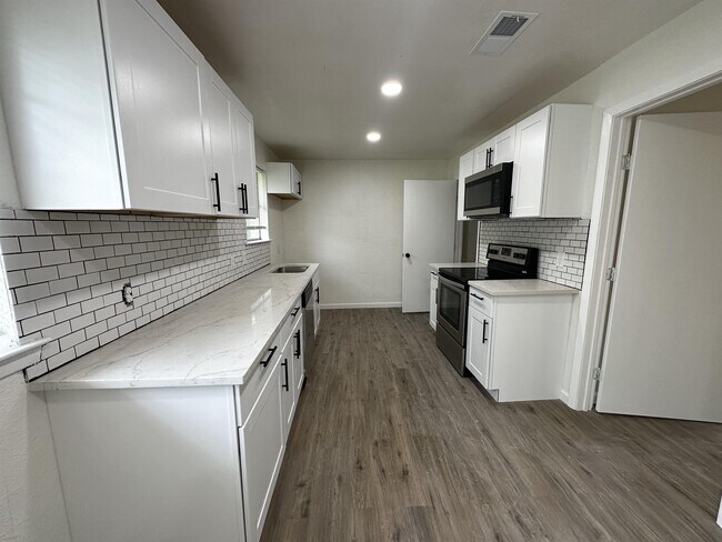 1732 Americana Blvd in Blue Mound, TX - Building Photo - Building Photo