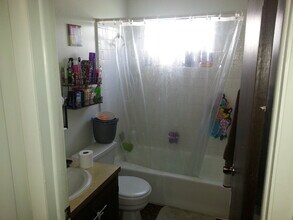 211 Riverbend Rd, Unit 2 in Logan, UT - Building Photo - Building Photo