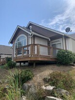 190 W Maberry Dr in Lynden, WA - Building Photo