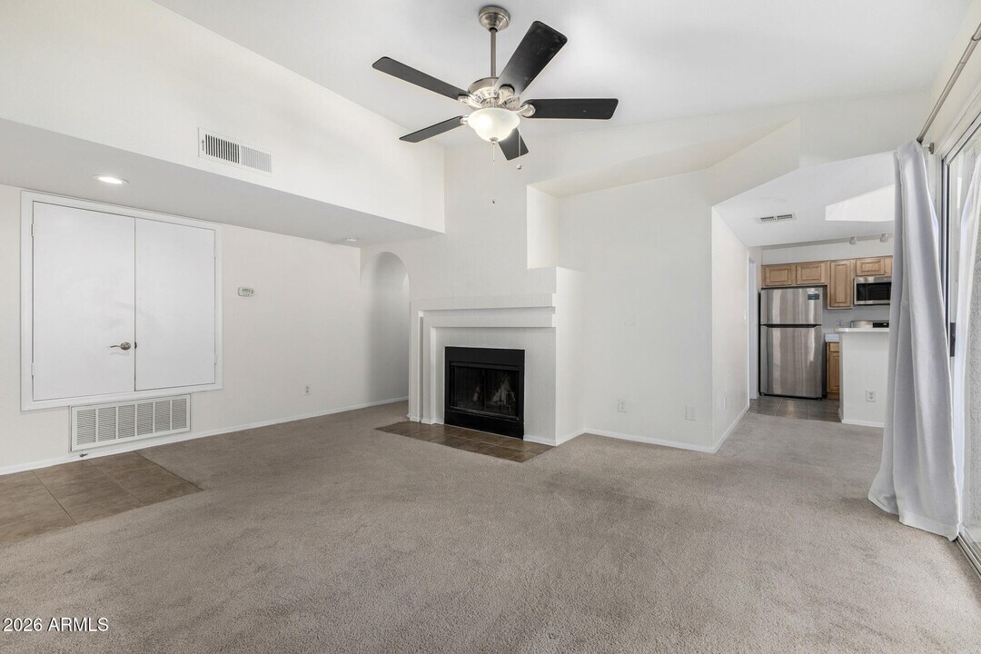 1880 E Morten Ave in Phoenix, AZ - Foto de edificio