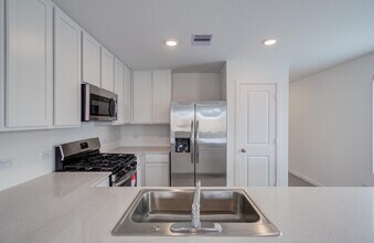 17925 Valle Cupa Ln in New Caney, TX - Building Photo - Building Photo