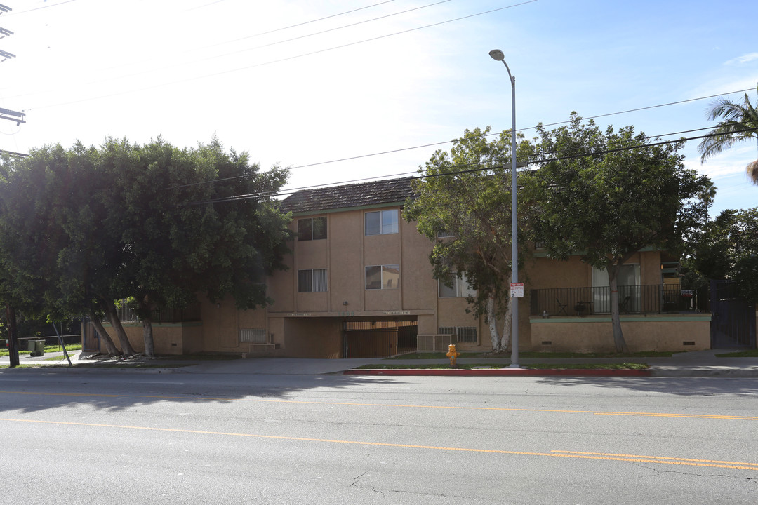 1633 Bundy Dr in Los Angeles, CA - Building Photo