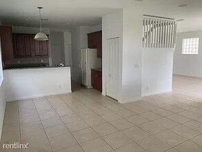 175 Berenger Walk in Royal Palm Beach, FL - Building Photo - Building Photo