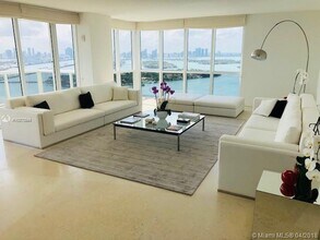 400 Alton Rd, Unit 3601 in Miami Beach, FL - Building Photo - Building Photo