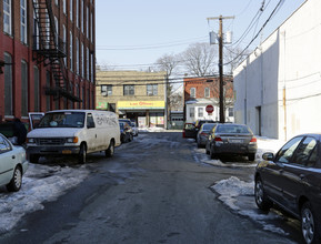 19 Louisa St in Passaic, NJ - Foto de edificio - Building Photo