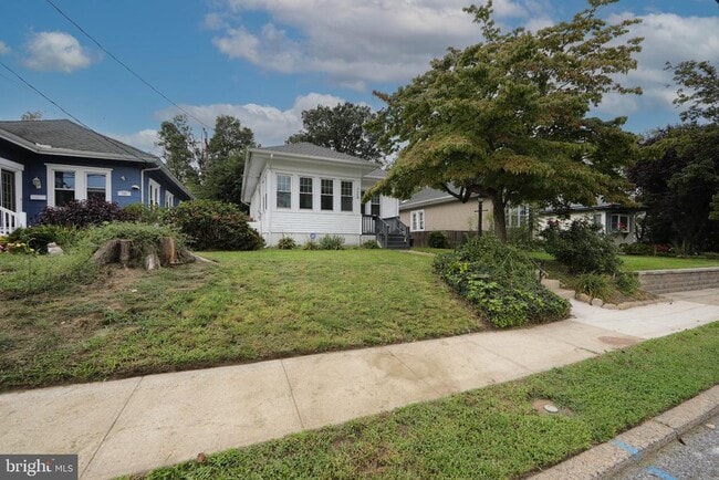 property at 724 Willitts Ave