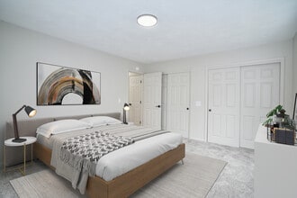 Elmwood Court in Rochester, NY - Foto de edificio - Building Photo