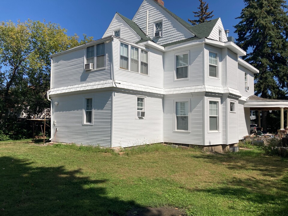 403 3rd Ave NW, Unit #5 in Mandan, ND - Foto de edificio