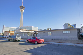 247 Chicago Ave in Las Vegas, NV - Building Photo - Building Photo