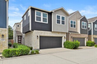 9911 Brickhouse Dr in Houston, TX - Building Photo - Building Photo