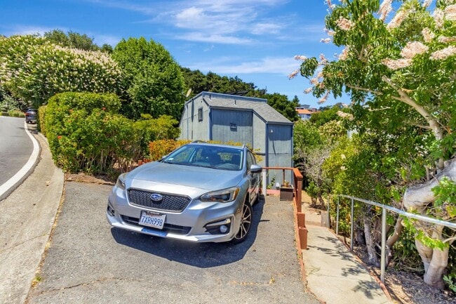 21 San Benito Rd in Brisbane, CA - Building Photo - Building Photo