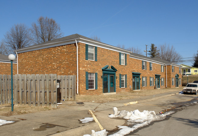 Village Square Apartments in South Point, OH - Building Photo - Building Photo