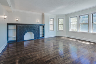 7442 S Chappel Ave in Chicago, IL - Building Photo - Interior Photo