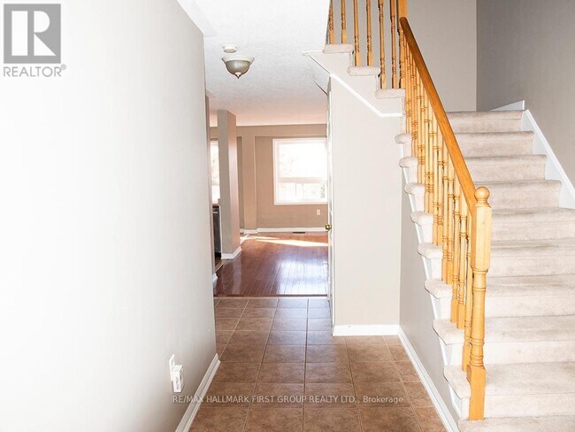 1054 Southport Dr in Oshawa, ON - Building Photo - Building Photo