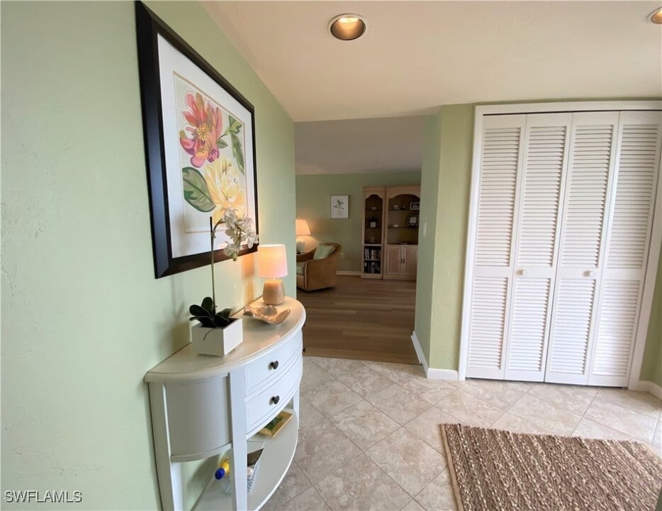 10525 Gulf Shore Dr in Naples, FL - Foto de edificio