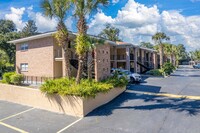 Creekside Condos in Jacksonville, FL - Foto de edificio - Primary Photo