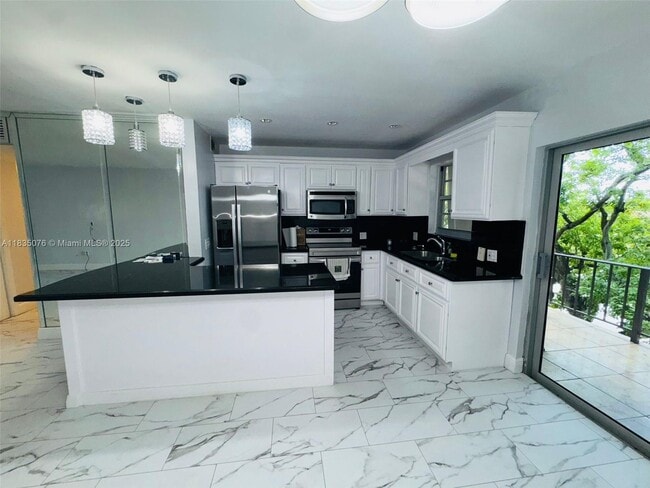 10850 W Flagler St in Miami, FL - Building Photo - Building Photo