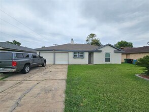 11330 Carvel Ln in Houston, TX - Building Photo - Building Photo