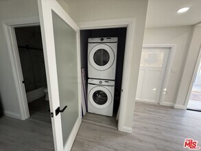 941 Cloverdale Ave in Los Angeles, CA - Building Photo - Building Photo