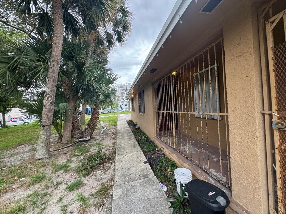 612 4th St in West Palm Beach, FL - Building Photo