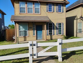 3905 Victoria Ave in College Station, TX - Building Photo - Building Photo