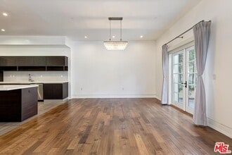 225 S Hamilton Dr in Beverly Hills, CA - Building Photo - Building Photo