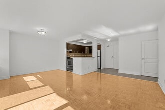 Four Thousand Yonge Street in Toronto, ON - Building Photo - Building Photo