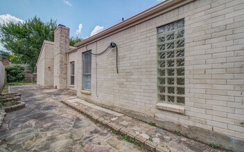 13147 Hollowcreek Park Dr in Houston, TX - Building Photo - Building Photo