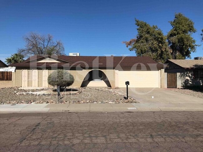 property at 4132 W Desert Cove Ave