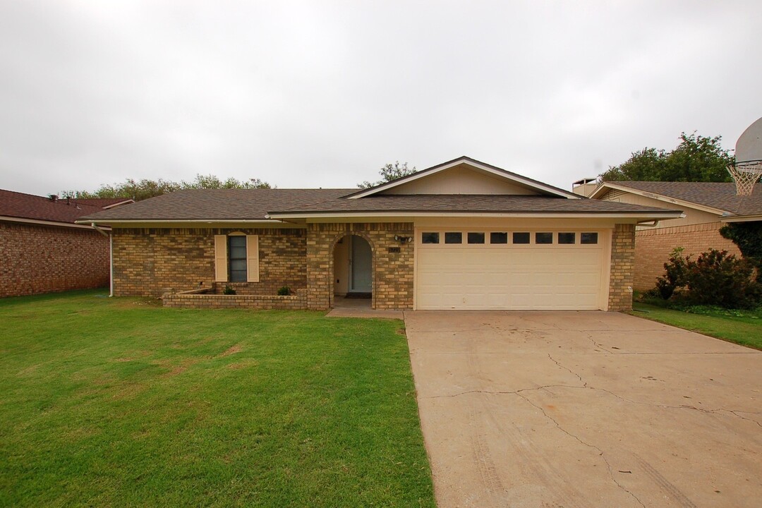 5729 2nd St in Lubbock, TX - Building Photo