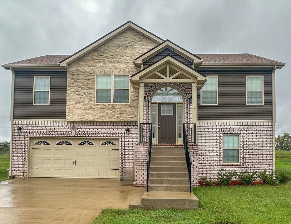 355 Dugger Dr in Clarksville, TN - Building Photo