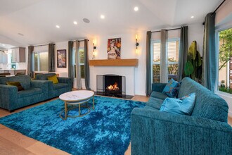10364 Eastborne Ave-Unit -ID1042770P in Los Angeles, CA - Foto de edificio - Building Photo