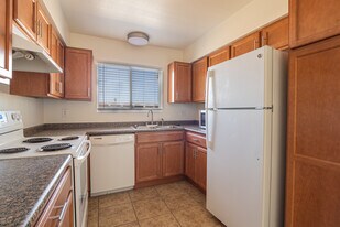 Fairway Vistas Condominiums in Phoenix, AZ - Building Photo