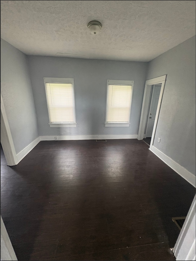 2245 Valley Pike in Dayton, OH - Building Photo - Building Photo