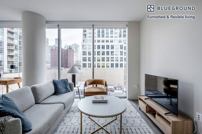 8 E Huron St in Chicago, IL - Building Photo - Building Photo