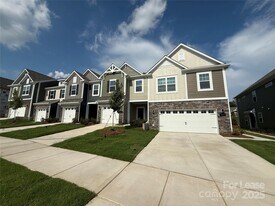 3204 Lilac Grove Dr in Charlotte, NC - Building Photo