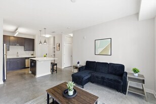 421 E Market St in Indianapolis, IN - Building Photo