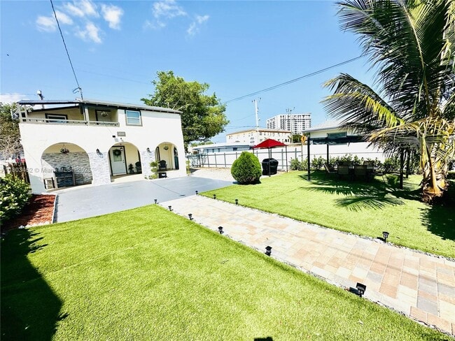2345 SW 1st St in Miami, FL - Building Photo - Building Photo