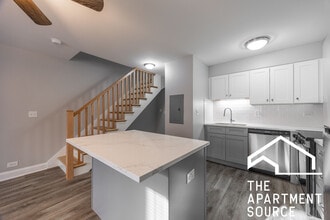 744 W Gordon Terrace in Chicago, IL - Foto de edificio - Building Photo