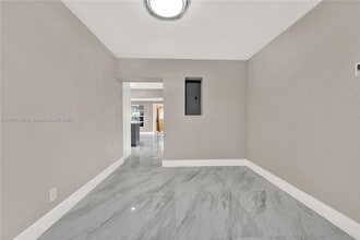 951 W 30th St in Hialeah, FL - Building Photo - Building Photo