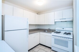 125 Lake St-Unit -12-L North in Harrison, NY - Foto de edificio - Building Photo