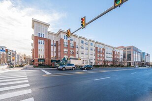 2665 Prosperity Ave, Unit 326 in Fairfax, VA - Building Photo
